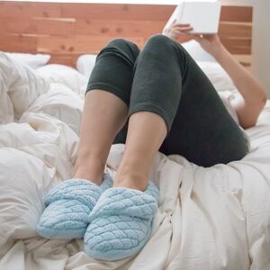 Acorn woman's Spa Wrap slippers with Cloud Cushion comfort fits sizes 6.5-7.5